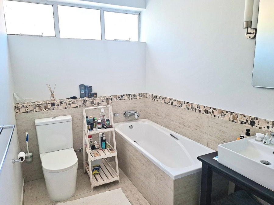 2 Bedroom Property for Sale in Sea Point Western Cape